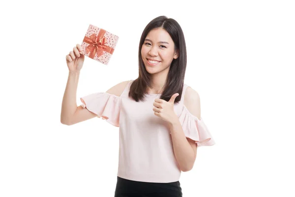 Joven mujer de negocios asiática pulgares arriba con una caja de regalo . —  Fotos de Stock