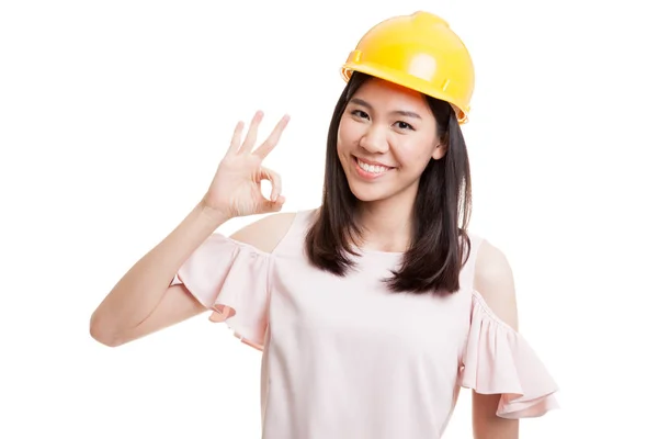 アジア エンジニア女性 Ok の標識を表示します。. — ストック写真