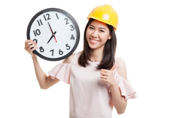 Asiatische Ingenieurin Frau Daumen nach oben mit einer Uhr. — Stockfoto