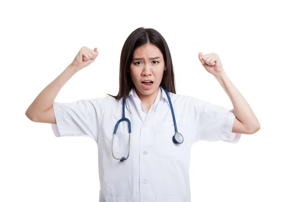Asijské mladý ženský lékař velmi rozzlobený. — Stock fotografie