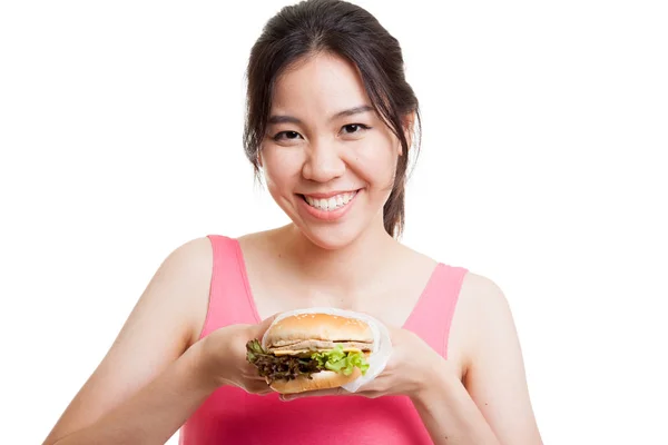 Hermosa chica sana asiática disfrutar de comer hamburguesa . — Foto de Stock
