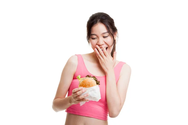 Mooie Aziatische gezond meisje geniet van eten hamburger. — Stockfoto