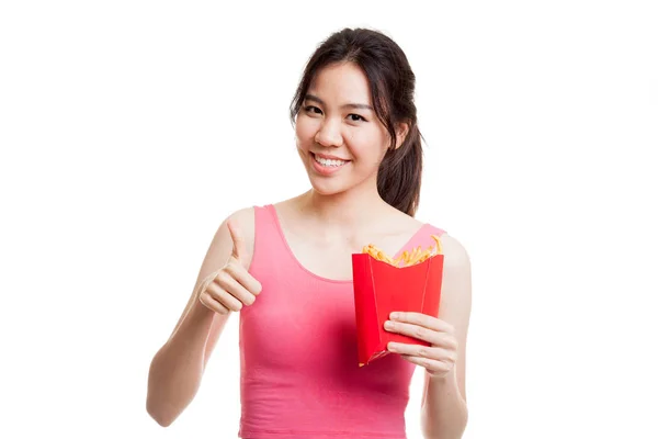 Asiatische gesunde Mädchen essen Pommes frites zeigen Daumen nach oben. — Stockfoto