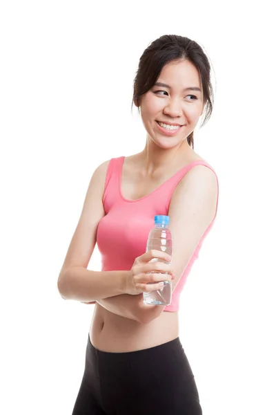 Schöne asiatische gesunde Mädchen mit Flasche Trinkwasser. — Stockfoto