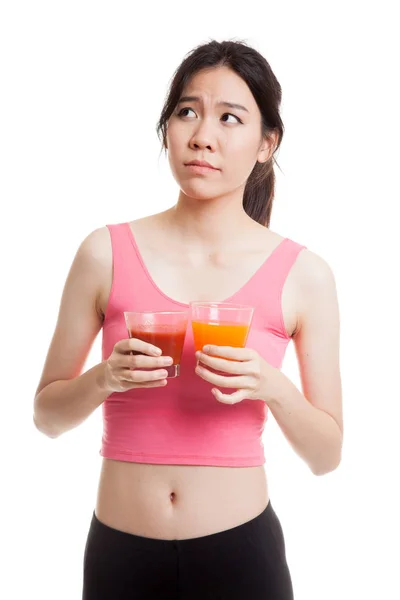 아름 다운 건강 한 아시아 여 자가 토마토 주스와 콜라 음료. — 스톡 사진