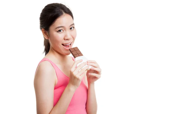 Gyönyörű, egészséges ázsiai lány szereti a csokoládét. — Stock Fotó