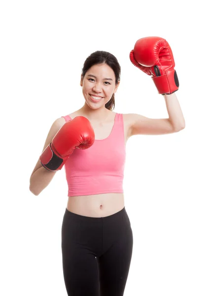 Hermosa chica asiática sana con guante de boxeo rojo . — Foto de Stock