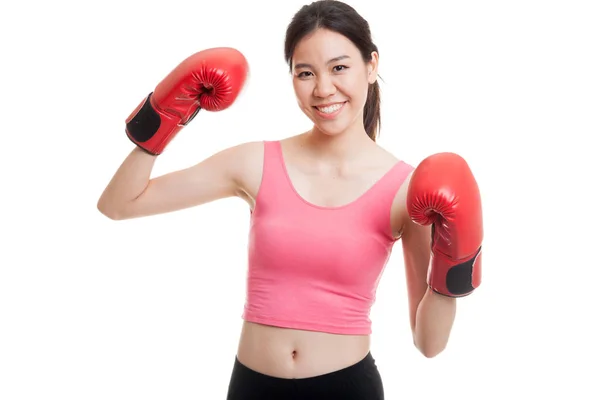 빨간 권투 글러브와 함께 아름 다운 건강 한 아시아 여자. — 스톡 사진