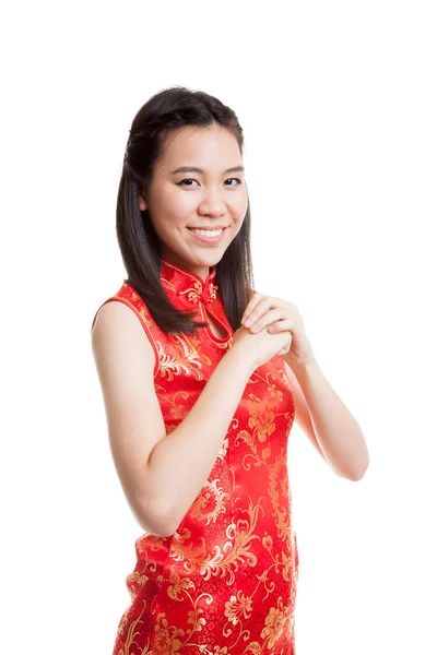 Asiatico ragazza in cinese cheongsam abito con gesto di congratula — Foto Stock