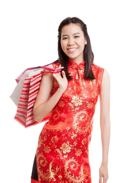 Asian girl in chinese cheongsam dress with shopping bag. — Stock Photo, Image