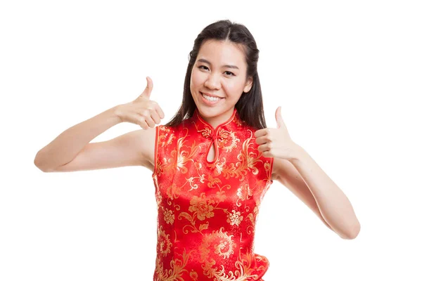 Asijská dívka v čínských cheongsam šaty palec nahoru. — Stock fotografie