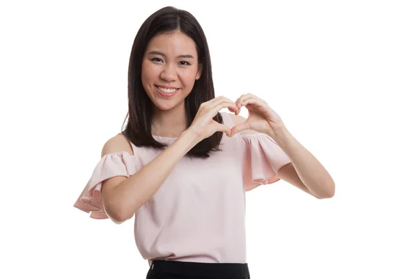 Joven asiática mujer de negocios mostrar corazón mano signo . — Foto de Stock