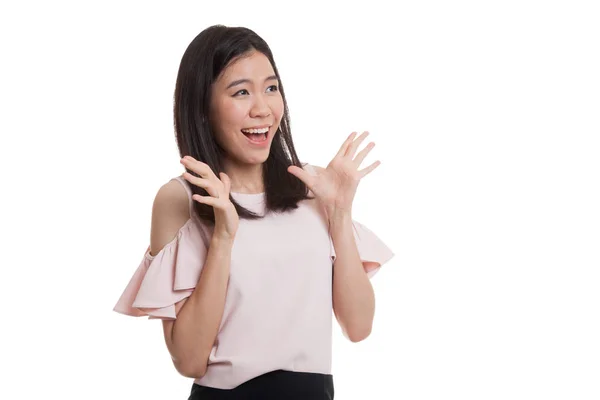 Joven mujer de negocios asiática se sorprende y sonrisa . — Foto de Stock