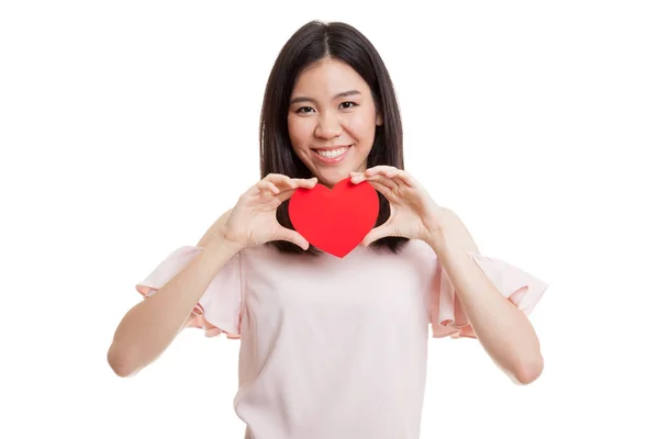Азиатская деловая женщина с красным сердцем . — стоковое фото