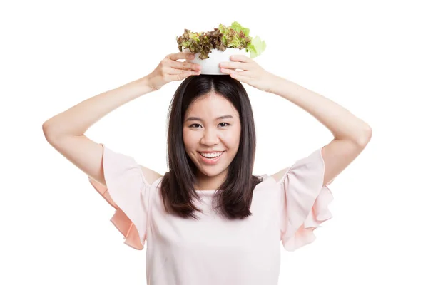 Здоровий азійським бізнес жінка з салатом. — стокове фото