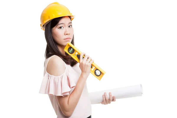 Asijské inženýr žena s plány a úroveň. — Stock fotografie