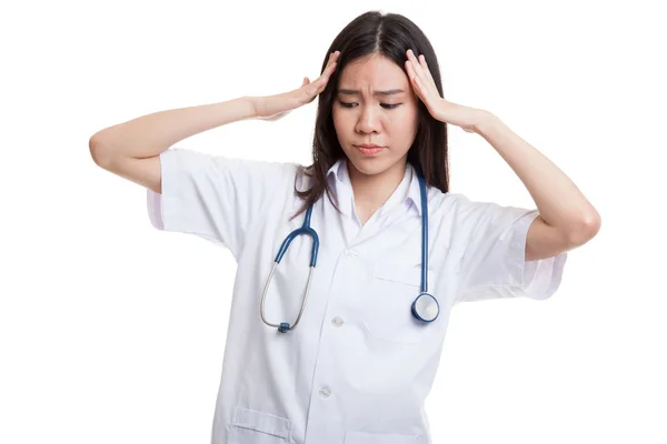 Asiática joven médico mujer molesto . — Foto de Stock