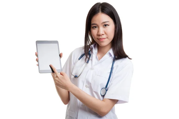 Asian young female doctor touch screen on tablet pc. — Stock Photo, Image