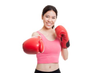 Kırmızı boks eldiven ile sağlıklı güzel Asyalı kız.