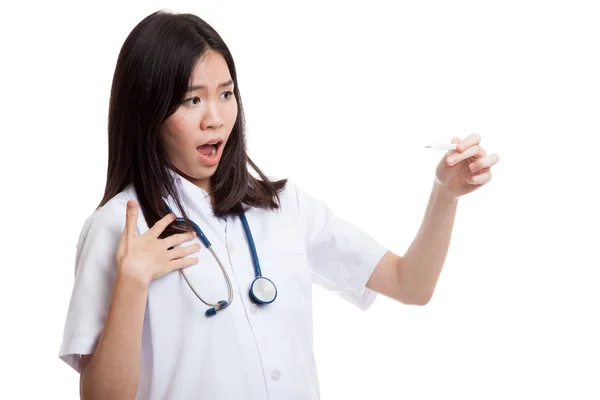 Young Asian female doctor  worry look at  thermometer. — Stock Photo, Image