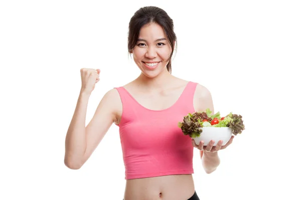 Gyönyörű ázsiai egészséges lány ököl fel salátával. — Stock Fotó