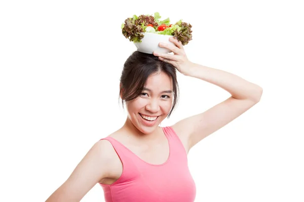 Mooie Aziatische gezond meisje met salade. — Stockfoto