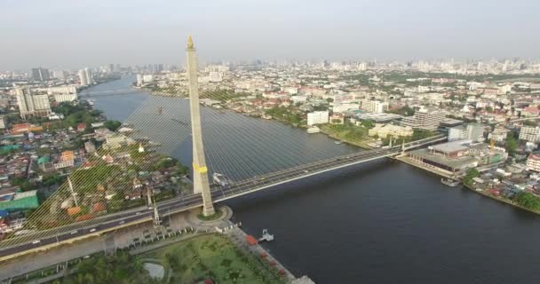 Escena aérea Puente Rama 8 con el río Chao Phraya — Vídeos de Stock