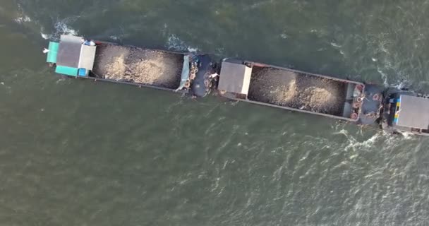チャオプラヤ川のボートの上の空中シーン — ストック動画