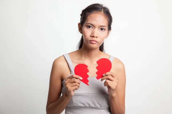 Beautiful young Asian woman with broken heart. — Stock Photo, Image