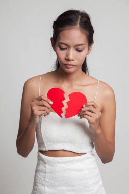 Güzel genç Asyalı kadın ile kırık kalp.