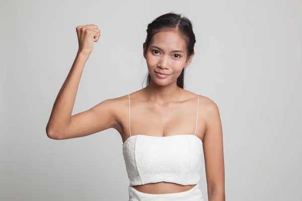 Giovane donna asiatica di successo tenere il pugno . — Foto Stock