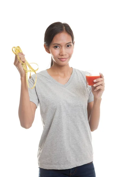 Asian woman with tomato juice and measuring tape. — Stock Photo, Image