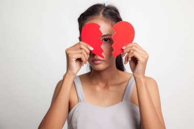 Güzel genç Asyalı kadın ile kırık kalp.