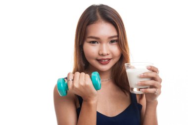 Bir bardak süt ve halter içme sağlıklı Asyalı kadın.