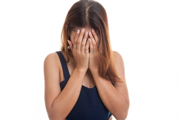 Sad young Asian woman cry with palm to face. — Stock Photo, Image