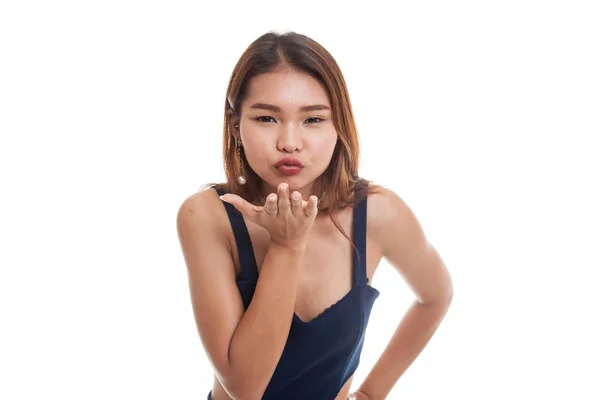 Hermosa joven asiática mujer golpe un beso . — Foto de Stock