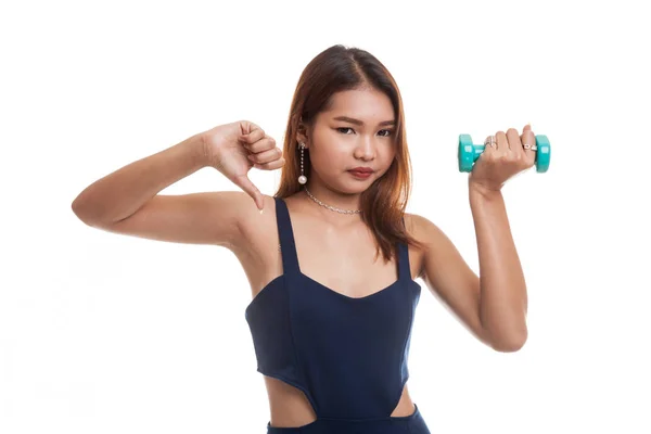 Infeliz asiático mujer pulgares abajo con dumbbells . —  Fotos de Stock