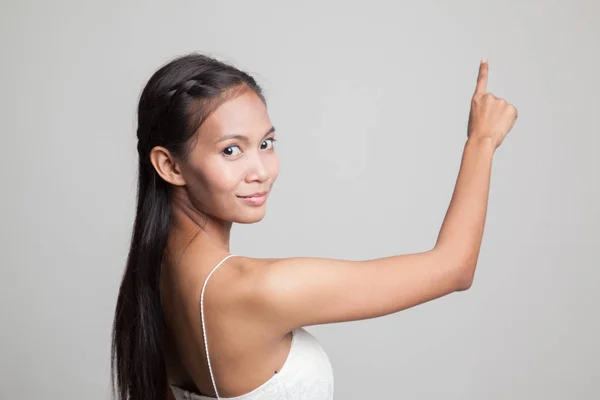 Parte posterior de la mujer asiática tocando la pantalla con su dedo . —  Fotos de Stock