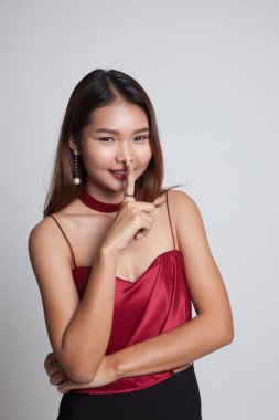 Asyalı kız gülümseme gösteri oldukça el işareti.