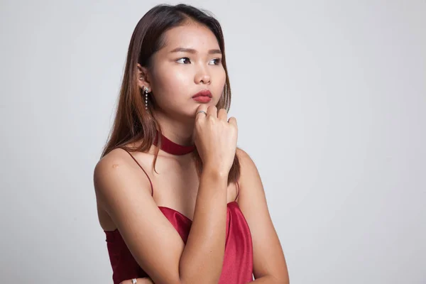 Serious joven asiática mujer look away . —  Fotos de Stock