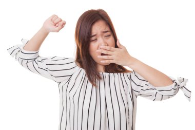 Uykulu genç Asyalı kadın esneme.