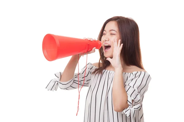 Mooie jonge Aziatische vrouw kondigen met megafoon. — Stockfoto