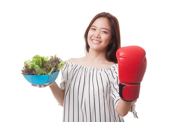 Молоді азіатські жінки з боксерську рукавичку і салат. — стокове фото