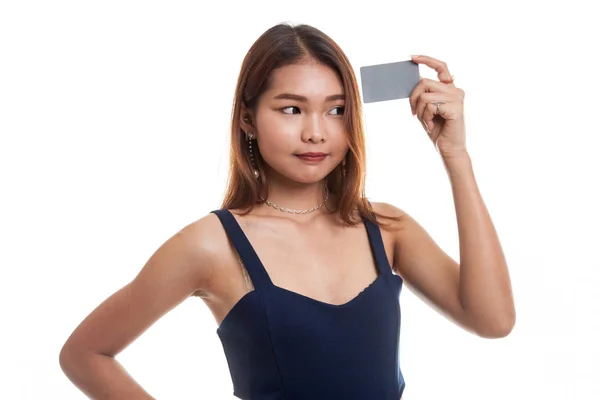 Giovane donna asiatica pensare con una carta bianca . — Foto Stock