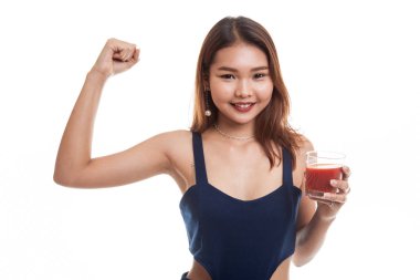 Domates suyu ile güçlü sağlıklı Asyalı kadın.