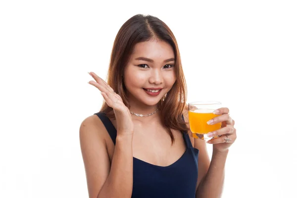 Glad ung asiatisk kvinna drink apelsin juice. — Stockfoto