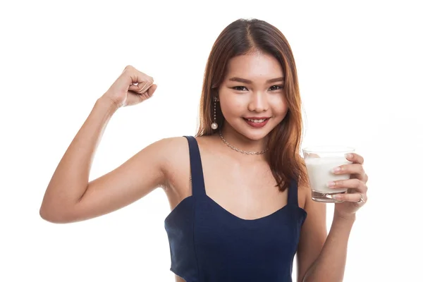 Healthy Asian woman drinking a glass of milk. — Stock Photo, Image