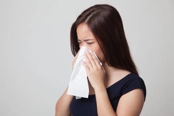Young Asian woman got sick and flu. — Stock Photo, Image