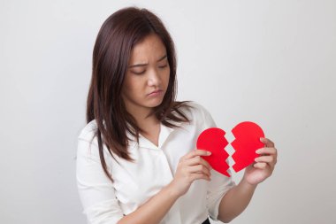 Güzel genç Asyalı kadın ile kırık kalp.