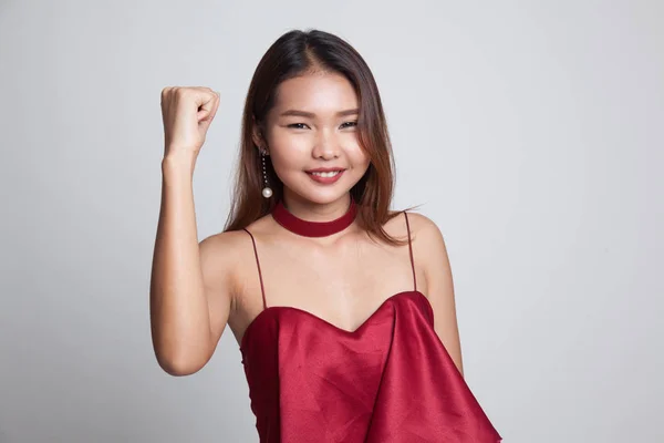 Wanita Asia muda yang sukses terus mengepalkan tinju . — Stok Foto